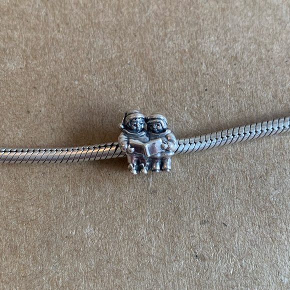 Pandora Carolers Charm - Picture 2 of 4